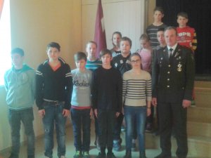 Mores pamatskolas skolēnus uzņem jaunsargos