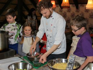 Siguldas pilsētas vidusskolas skolēnu kulinārijas meistarklase restorānā