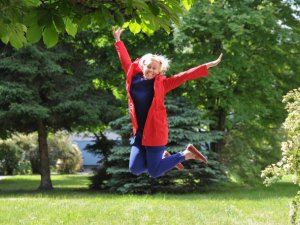 “Vizbulītes” vadītāja Indra Ozoliņa saņem “Swedbank” stipendiju