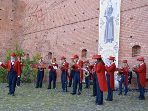 Turaidā apmeklētājus priecēs pūtēju ansamblis