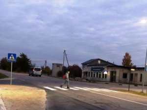 Allažos labiekārtota gājēju ietve un izbūvēta apgaismota gājēju pāreja