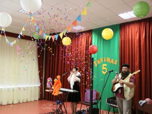 Bērnudārzs „Ieviņa” jubilejas tortē iededz piecas svecītes