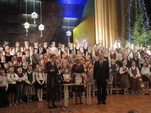 Apbalvoti 1.pamatskolas skolēni ar labākajām sekmēm