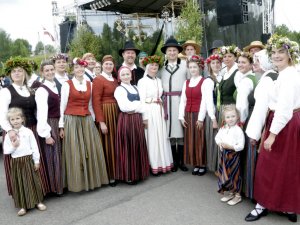 Danču pēcpusdiena kopā ar folkloras kopu “Senleja”