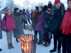 Ģimnāzijas skolēni piedalās Barikāžu piemiņas pasākumos