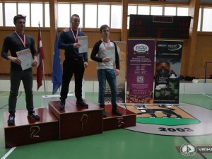 Siguldas jauniešiem veiksmīgs starts svaru stieņa spiešanā guļus