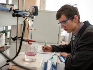 PAPILDINĀTS: Siguldas skolēnu panākumi ķīmijas olimpiādēs