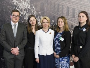 Ģimnāzisti piedalās 6.Jauniešu Saeimā