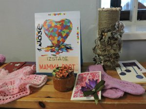 Māmiņdienas izstāde „Mana mamma prot” Allažu pamatskolā
