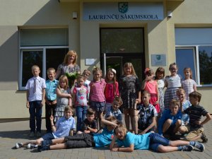 Svinīgi noslēdzies mācību gads Laurenču sākumskolā