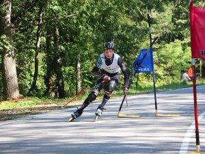 Sacensībās Siguldā tiekas labākie rollerslēpotāji
