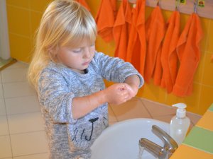 Bērnudārzā „Pīlādzītis” nodarbības „Mazgā rokas – esi vesels!”