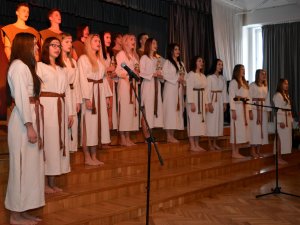 Novada jaunieši piedalās patriotisko dziesmu konkursā