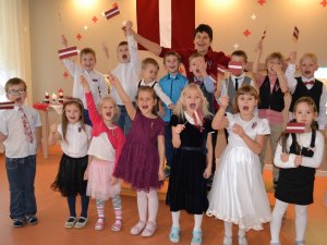 Mīlestības sajūtu stiprināšanas nedēļā izveidotas aptuveni 2200 aprocītes