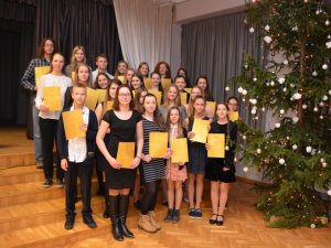 Siguldas Valsts ģimnāzijas skolēniem Zelta un Sudraba liecības