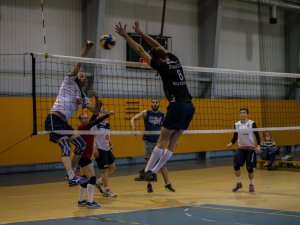 Norisinājies tradicionālais Ziemassvētku volejbola turnīrs