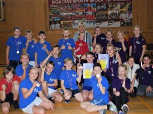 Aizvadītas Siguldas novada skolu atklātās sacensības tautas bumbā