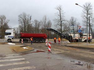 Uzsākta apļveida krustojumu pārbūve Pils, Cēsu, Līvkalna un K.Barona, kā arī Pulkveža Brieža un Vildogas ielā