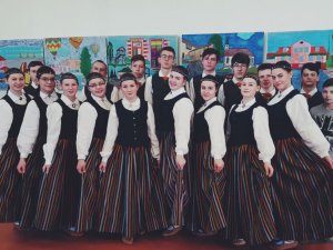 Allažu pamatskolas deju kolektīvs viesojas Limbažos