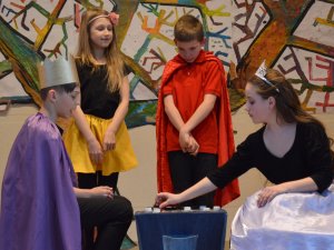 Laurenču sākumskolā noslēgušās Teātra dienas