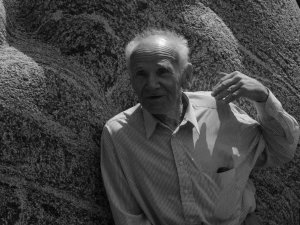 Notiks atvadīšanās no Dainu kalna skulptūru autora, tēlnieka Induļa Rankas