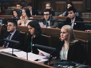 Siguldas Valsts ģimnāzijas skolniece piedalās 7.Jauniešu Saeimā