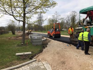 Uzsākta Līvkalna ielas asfaltēšana 