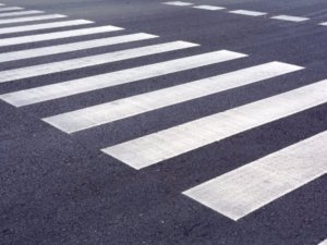 Uzsākta gājēju pāreju marķējuma un ielu horizontālo apzīmējumu atjaunošana