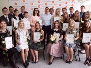 Apbalvoti skolēni par sasniegumiem valsts olimpiādēs un sacensībās