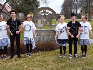 Mores pamatskolas skolēni triumfē festivālā „Toņi un pustoņi”