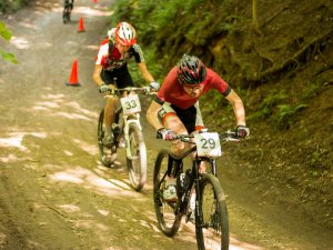 Aizvadītas olimpiskā krosa kategorijas sacensības „Sigulda Cup”