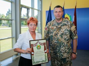 Pašvaldība no Nacionālajiem bruņotajiem spēkiem saņem Goda rakstu
