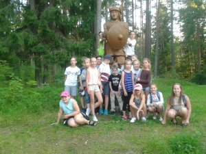 Siguldas pilsētas vidusskolas sporta klase piedalās diennakts nometnē