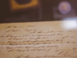 Siguldas novada bibliotēkā skatāma izstāde „Dzejas brauciens”