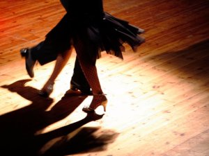 Aicina uz salsas nodarbībām