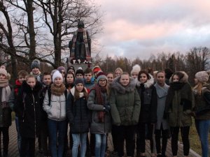 Siguldas Valsts ģimnāzijas skolēni svin Dainu tēva dzimšanas dienu