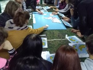 Mores pamatskolas skolēni Zooloģiskajā dārzā apgūst dzīvnieku sistemātiku 