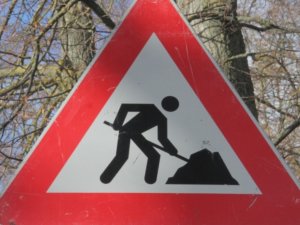 Naktī uz otrdienu būs slēgta satiksme Peldu ielā