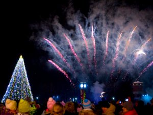 Novadā iedegs Ziemassvētku egles