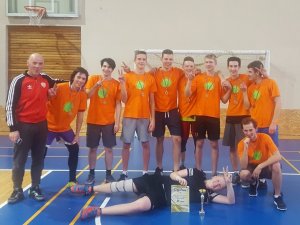 Noslēgušās sacensības telpu futbolā A un B grupām