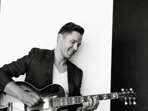 Ziemas koncertzālē ar soloprogrammu „Viens” uzstāsies ģitārists Mārcis Auziņš