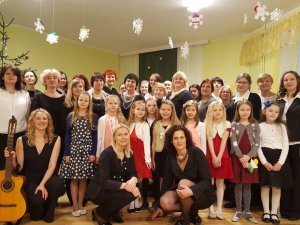 Siguldieši iepriecina Inčukalna sociālās aprūpes mājas iemītniekus