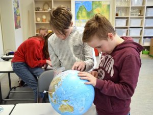 Laurenču sākumskolā atzīmēta Žila Verna 190.jubileja