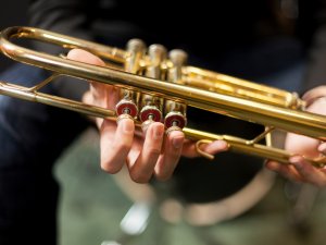 Allažu pamatskolā var apgūt metāla pūšamo instrumentu spēli