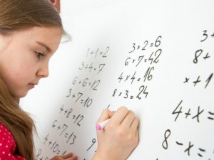 Mores pamatskolas skolēni apmeklē Priekuļu tehnikumu