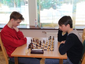 Spēkiem mērojas novada jaunie šahisti