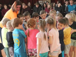 Studenti vēro sporta nodarbības bērnudārzā „Ieviņa”