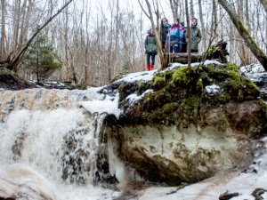 Gaujas Nacionālā parka Jaunie reindžeri iepazīst dabas bagātības Siguldā