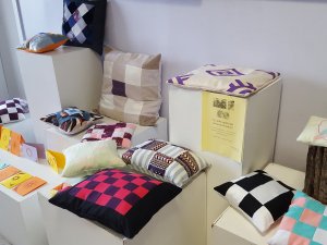 65 raibu spilvenu pavasara kaujas Siguldas Valsts ģimnāzijā