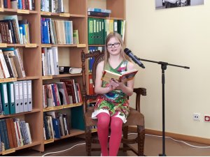 Laurenču sākumskolas skolniece piedalās Nacionālās Skaļās lasīšanas sacensībā 